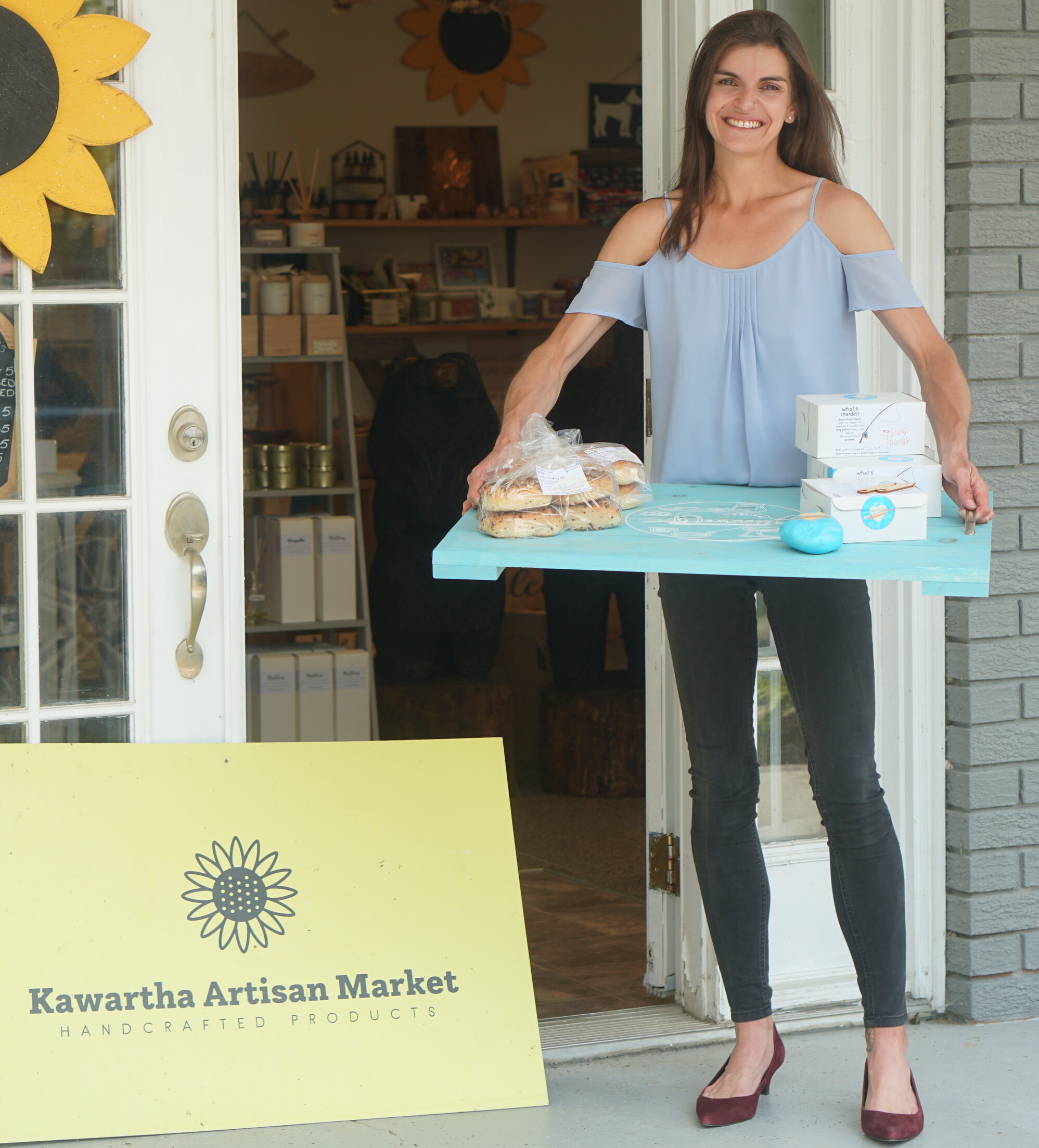 Home bakery specializes in cookie decorating kits