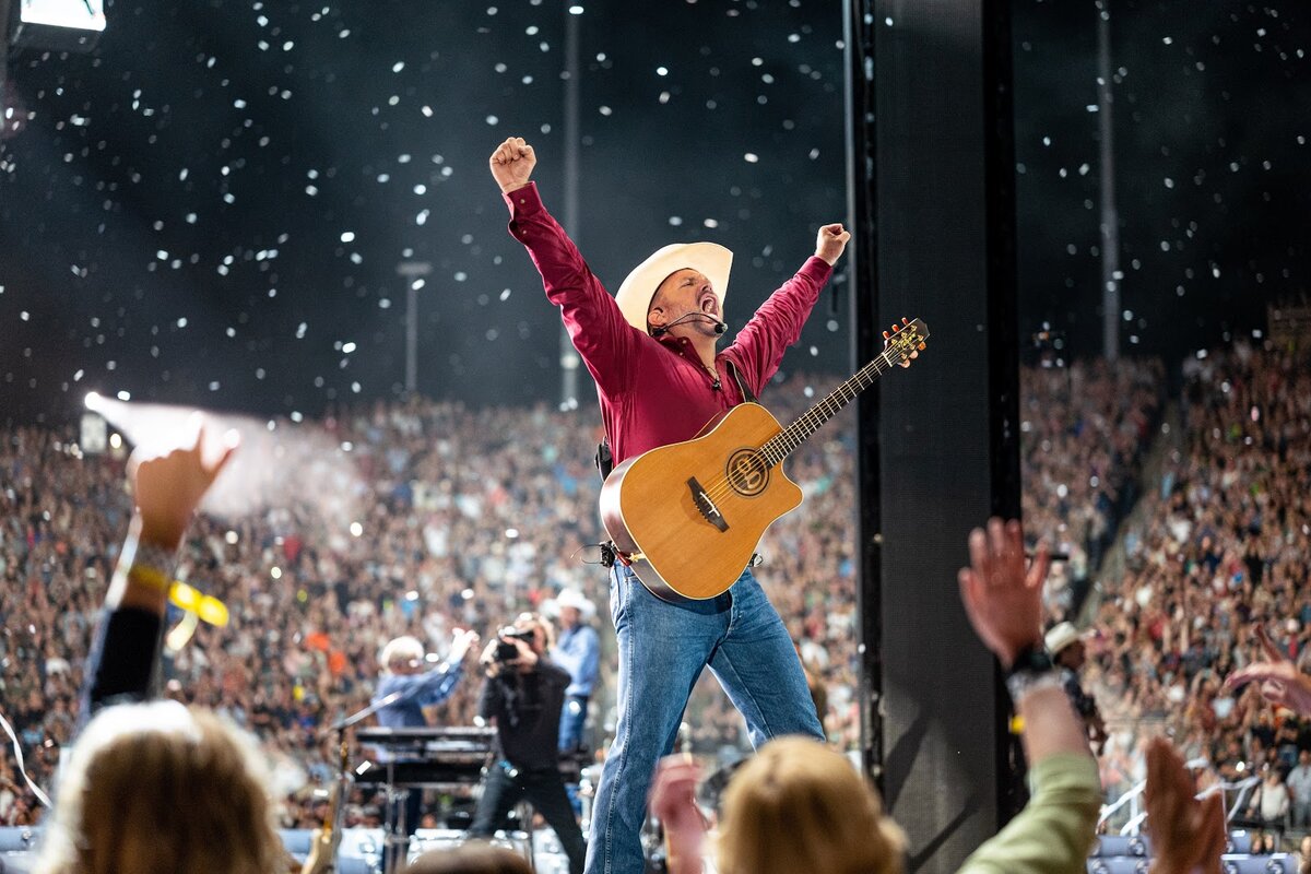 Garth Brooks concert to be held at 300 drive-ins -- including Mustang