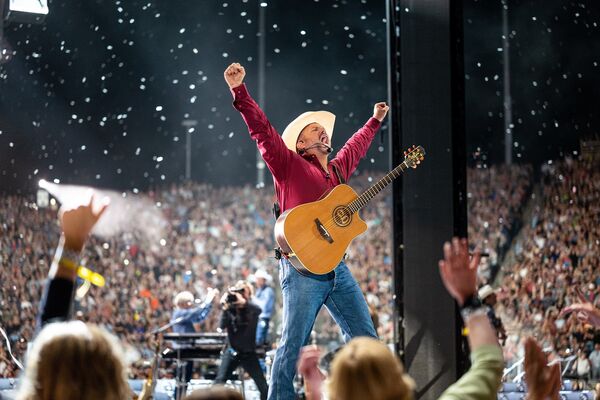 Garth Brooks concert to be held at 300 drive-ins -- including Mustang