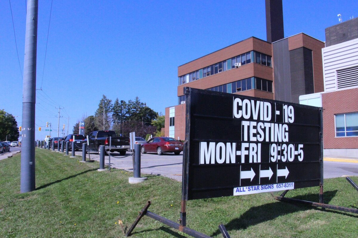 COVID testing demands see RMH line-ups extend to Sussex Street