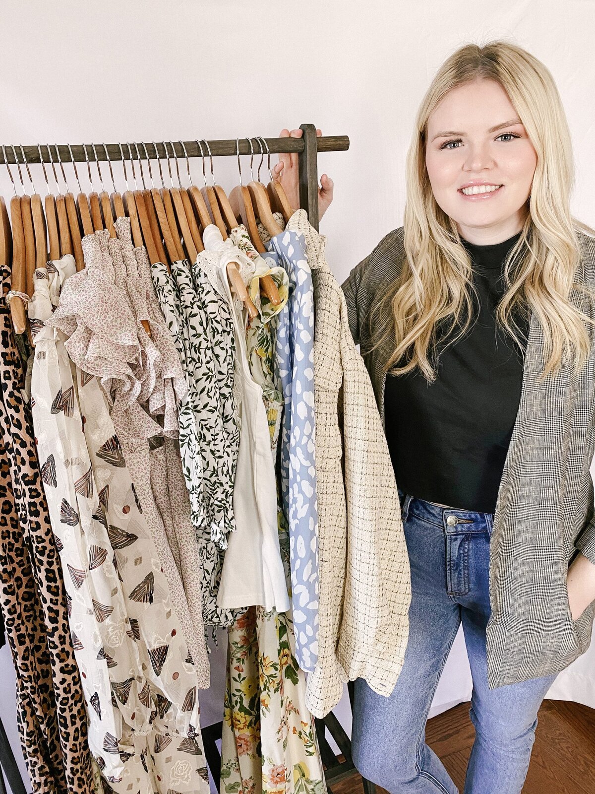 Online clothing boutique launches by mother-daughter team