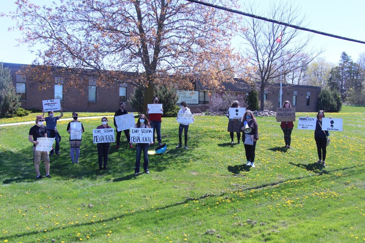 Weldon teacher gets support from students in protest
