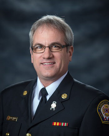Fire chief announces retirement