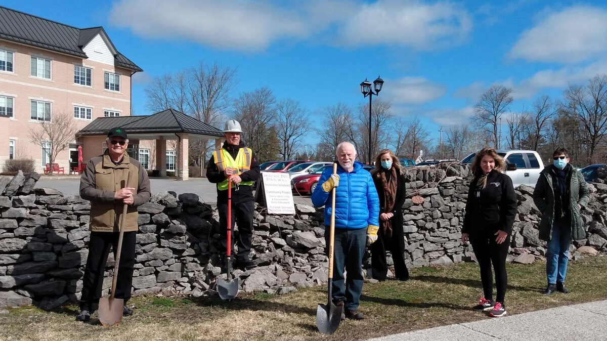 Dry stone wall in Bobcaygeon needs business, community support
