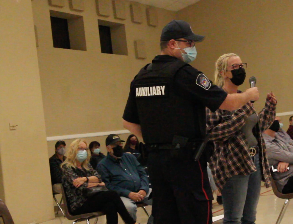 Lindsay residents, police, gather at armoury in meeting on neighbourhood crime
