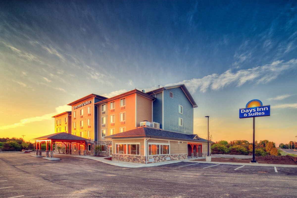 Days Inn Lindsay takes home three national awards – again