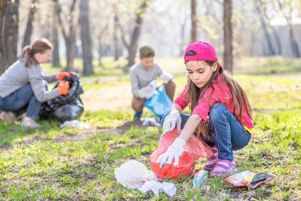 Youth-oriented organization rallies 100 kids to join a litter pickup project in Kawartha Lakes