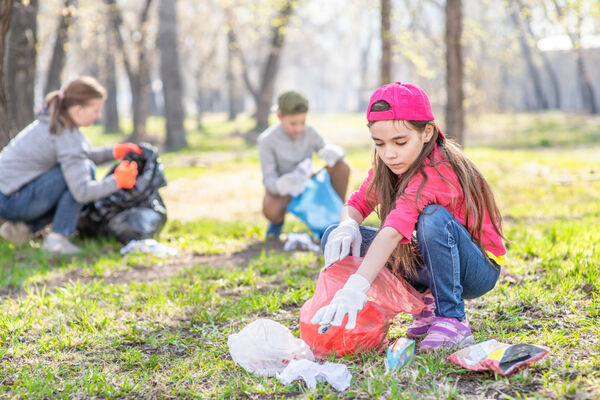 Youth-oriented organization rallies 100 kids to join a litter pickup project in Kawartha Lakes