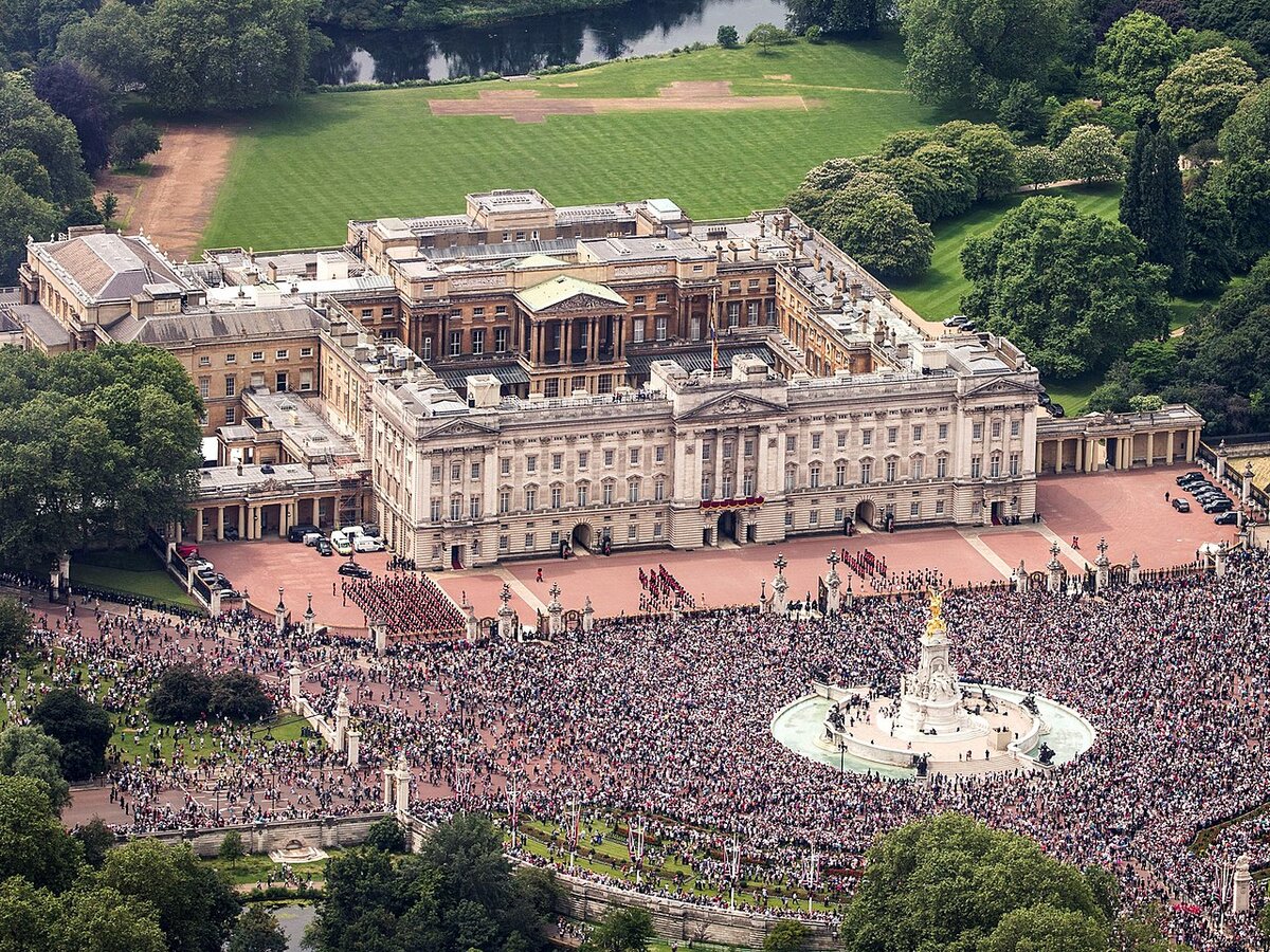 We should exercise caution in getting rid of monarchy