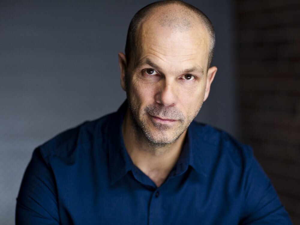 Audience favourite Chris Gibbs returns to Globus Theatre