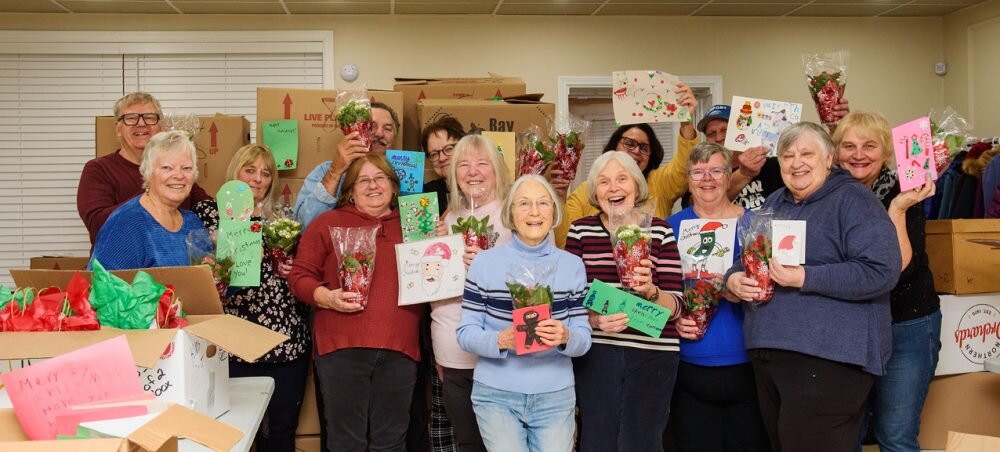 Lindsay Garden Club spreads Christmas cheer