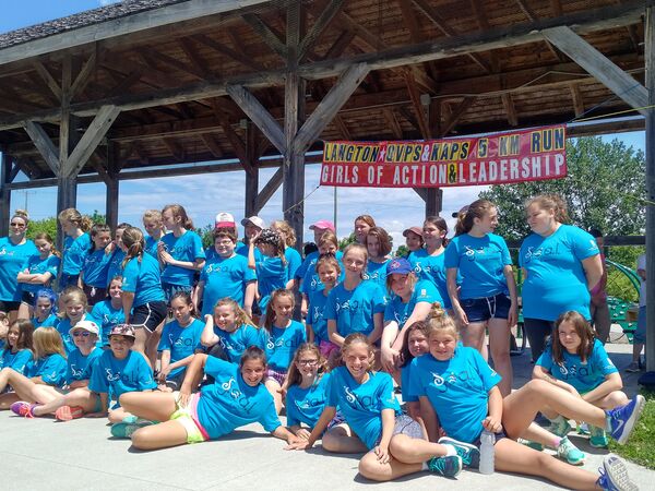 Girls run for Soroptimist, promoting volunteer service