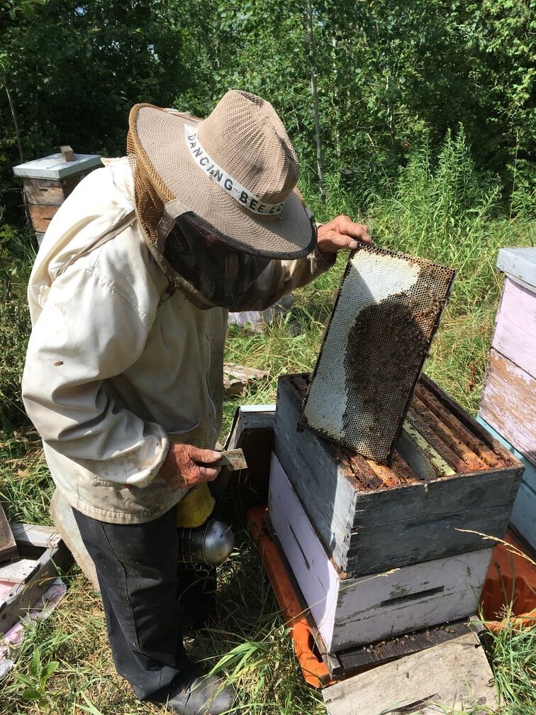 Joe Valas has been the ‘bee’s knees’ to customers for 60 years