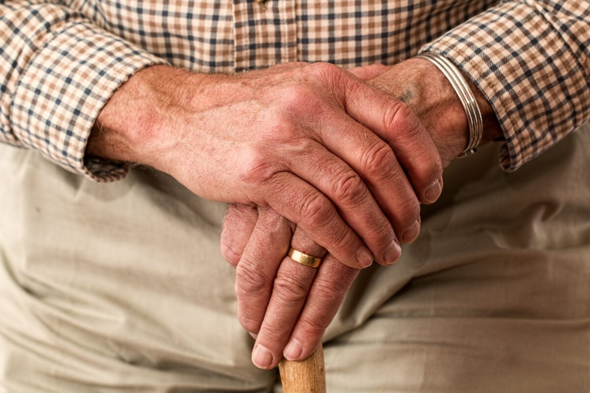 Tips for seniors to stay healthy this winter
