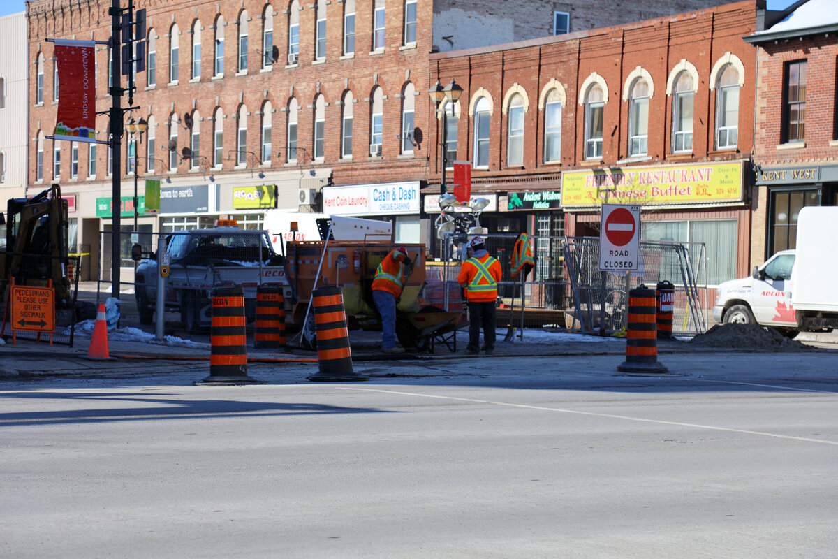 Local businesses work around downtown reconstruction