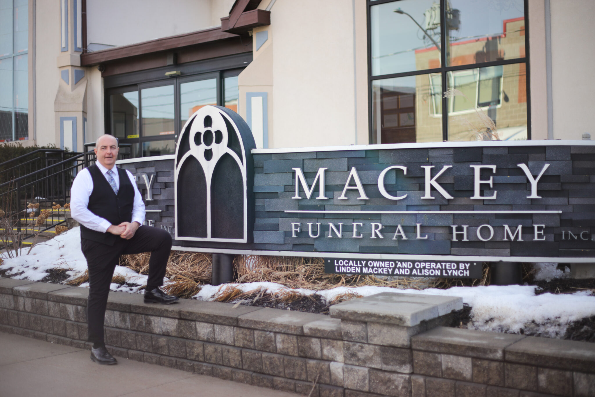 Much loved local funeral director, Linden Mackey, dead at 58 — Lindsay